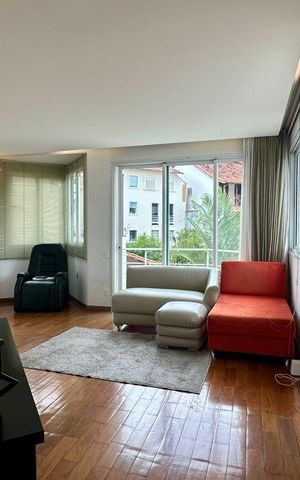 Casa à venda com 438m², 5 quartos e 6 vagas Casa à venda com 438m², 5 quartos e 6 vagasSala de TV