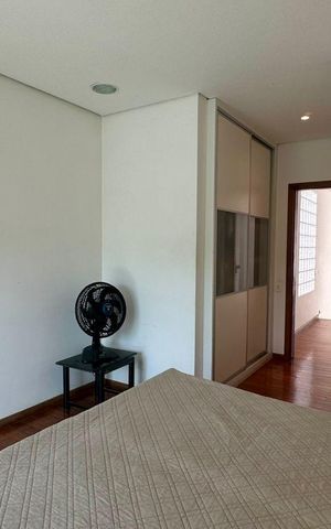 Casa à venda com 438m², 5 quartos e 6 vagas Casa à venda com 438m², 5 quartos e 6 vagasQuarto