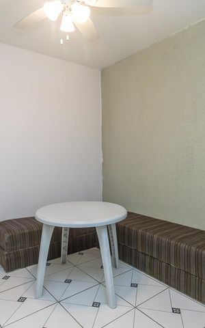 Casa à venda com 88m², 2 quartos e sem vaga Casa à venda com 88m², 2 quartos e sem vagaSala