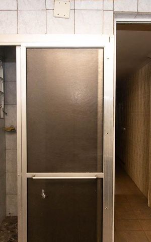 Casa à venda com 85m², 2 quartos e 1 vaga Casa à venda com 85m², 2 quartos e 1 vagaBanheiro