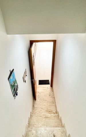 Casa à venda com 120m², 3 quartos e 3 vagasEscada