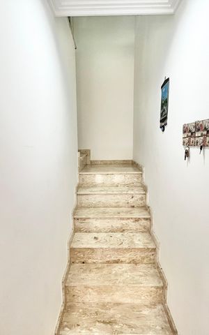 Casa à venda com 120m², 3 quartos e 3 vagasEscada