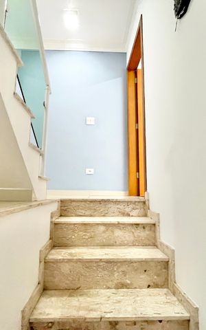 Casa à venda com 120m², 3 quartos e 3 vagasEscada