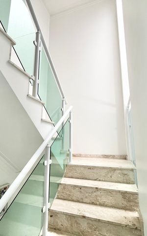 Casa à venda com 120m², 3 quartos e 3 vagasEscada