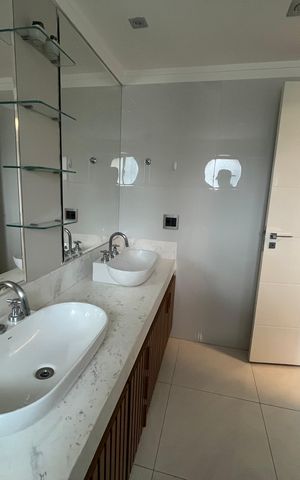 Apartamento para alugar com 350m², 3 quartos e 4 vagas Apartamento para alugar com 350m², 3 quartos e 4 vagasBanheiro