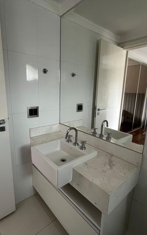Apartamento para alugar com 350m², 3 quartos e 4 vagas Apartamento para alugar com 350m², 3 quartos e 4 vagasBanheiro