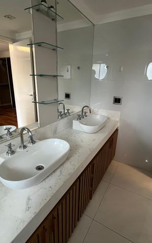 Apartamento para alugar com 350m², 3 quartos e 4 vagas Apartamento para alugar com 350m², 3 quartos e 4 vagasBanheiro