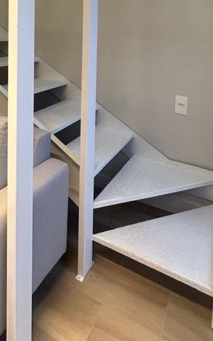 Apartamento para alugar com 31m², 1 quarto e sem vaga Apartamento para alugar com 31m², 1 quarto e sem vagaEscada