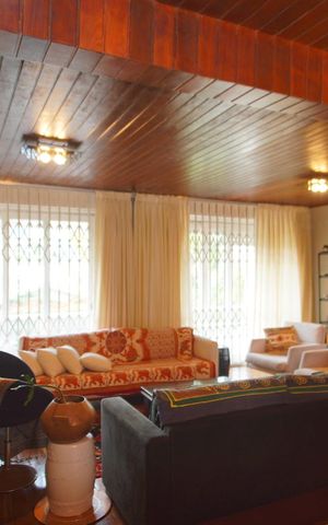 Casa à venda com 430m², 4 quartos e 6 vagasSala 1