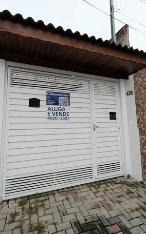 Casa à venda com 90m², 2 quartos e 2 vagasFachada