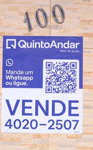 Casa à venda com 320m², 3 quartos e 5 vagasPlaca instalada na fachada do condomínio - Código da placa: HBJM-4