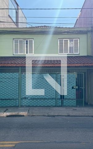 Casa à venda com 141m², 4 quartos e 3 vagas Casa à venda com 141m², 4 quartos e 3 vagasFachada