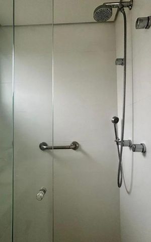 Casa de condomínio à venda com 158m², 3 quartos e 2 vagas Casa de condomínio à venda com 158m², 3 quartos e 2 vagasBanheiro