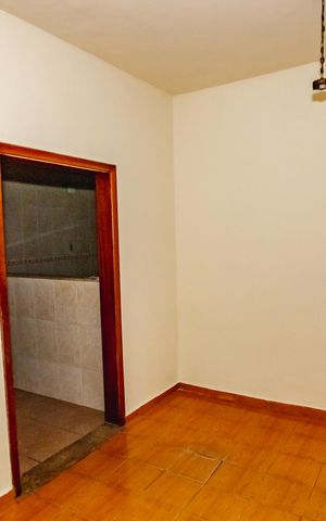 Casa à venda com 216m², 4 quartos e 3 vagasSala
