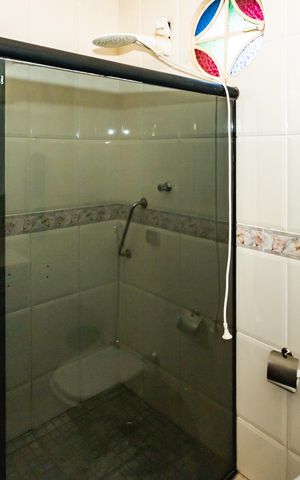 Casa à venda com 216m², 4 quartos e 3 vagasBanheiro