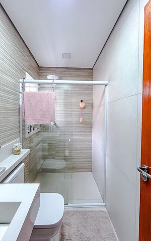 Casa de condomínio à venda com 182m², 3 quartos e 4 vagasBanheiro da Suíte 1