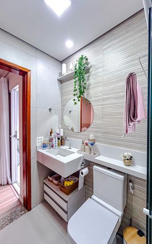 Casa de condomínio à venda com 182m², 3 quartos e 4 vagasBanheiro da Suíte 1