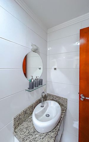 Casa de condomínio à venda com 182m², 3 quartos e 4 vagasBanheiro da Suíte 2