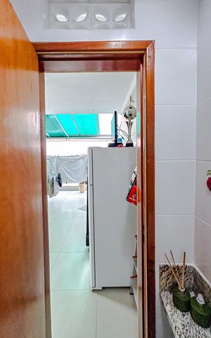 Casa de condomínio à venda com 182m², 3 quartos e 4 vagasBanheiro de serviço