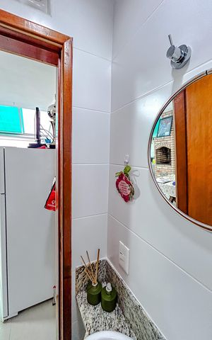 Casa de condomínio à venda com 182m², 3 quartos e 4 vagasBanheiro de serviço