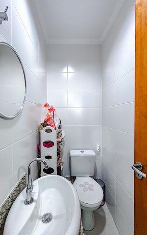 Casa de condomínio à venda com 182m², 3 quartos e 4 vagasBanheiro de serviço