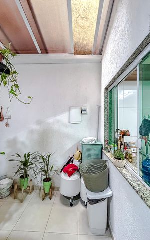 Casa de condomínio à venda com 182m², 3 quartos e 4 vagasÁrea de Serviço