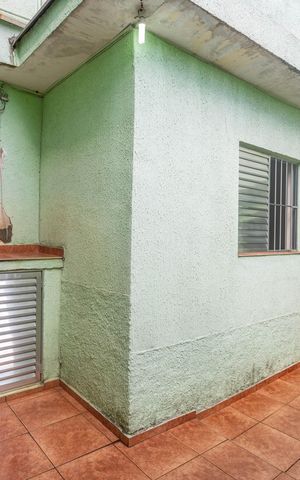 Casa à venda com 250m², 6 quartos e 3 vagas Casa à venda com 250m², 6 quartos e 3 vagasQuintal
