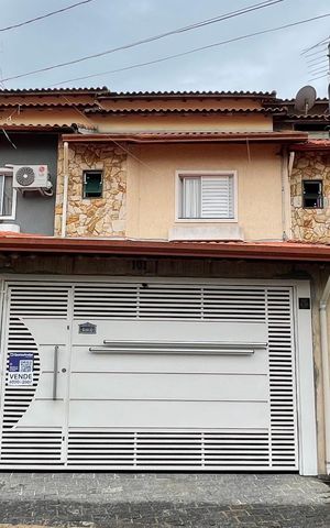 Casa de condomínio à venda com 99m², 3 quartos e 2 vagas Casa de condomínio à venda com 99m², 3 quartos e 2 vagasFachada+Placa
