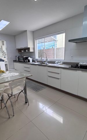 Casa de condomínio à venda com 269m², 3 quartos e 4 vagas Casa de condomínio à venda com 269m², 3 quartos e 4 vagasCozinha