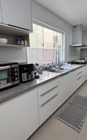 Casa de condomínio à venda com 269m², 3 quartos e 4 vagas Casa de condomínio à venda com 269m², 3 quartos e 4 vagasCozinha