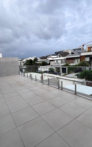 Casa de condomínio à venda com 269m², 3 quartos e 4 vagas Casa de condomínio à venda com 269m², 3 quartos e 4 vagasVaranda