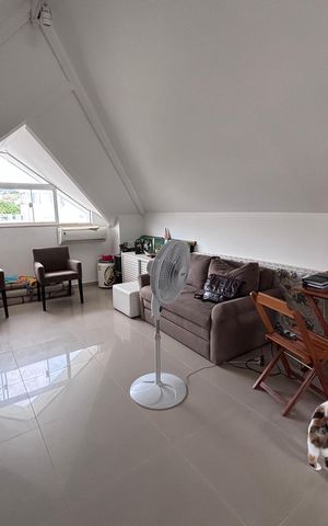 Casa de condomínio à venda com 269m², 3 quartos e 4 vagas Casa de condomínio à venda com 269m², 3 quartos e 4 vagasSótão