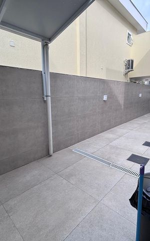 Casa de condomínio à venda com 269m², 3 quartos e 4 vagas Casa de condomínio à venda com 269m², 3 quartos e 4 vagasÁrea externa