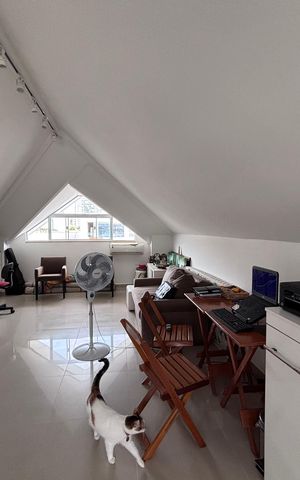 Casa de condomínio à venda com 269m², 3 quartos e 4 vagas Casa de condomínio à venda com 269m², 3 quartos e 4 vagasSótão