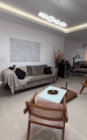 Casa de condomínio à venda com 269m², 3 quartos e 4 vagas Casa de condomínio à venda com 269m², 3 quartos e 4 vagasSala