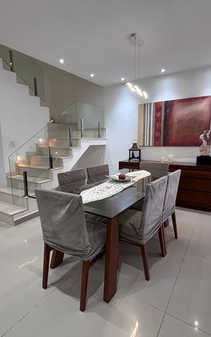Casa de condomínio à venda com 269m², 3 quartos e 4 vagas Casa de condomínio à venda com 269m², 3 quartos e 4 vagasSala