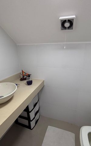 Casa de condomínio à venda com 269m², 3 quartos e 4 vagas Casa de condomínio à venda com 269m², 3 quartos e 4 vagasLavabo