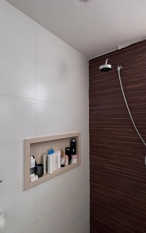 Casa de condomínio à venda com 269m², 3 quartos e 4 vagas Casa de condomínio à venda com 269m², 3 quartos e 4 vagasBanheiro do Quarto 2