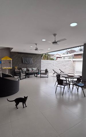 Casa de condomínio à venda com 269m², 3 quartos e 4 vagas Casa de condomínio à venda com 269m², 3 quartos e 4 vagasÁrea externa