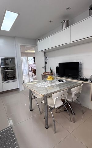 Casa de condomínio à venda com 269m², 3 quartos e 4 vagas Casa de condomínio à venda com 269m², 3 quartos e 4 vagasCozinha