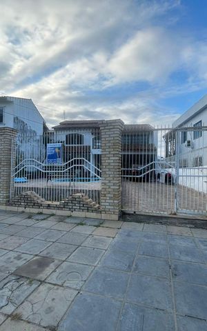 Casa para alugar com 380m², 4 quartos e 4 vagas Casa para alugar com 380m², 4 quartos e 4 vagasFachada