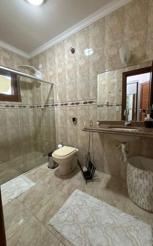 Casa de condomínio para alugar com 256m², 4 quartos e 2 vagas