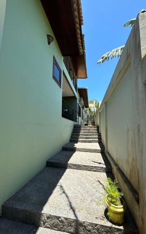Casa de condomínio para alugar com 256m², 4 quartos e 2 vagas