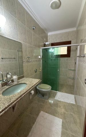 Casa de condomínio para alugar com 256m², 4 quartos e 2 vagas