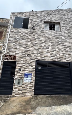 Casa à venda com 240m², 2 quartos e 1 vaga Casa à venda com 240m², 2 quartos e 1 vagaFachada com PLACA
