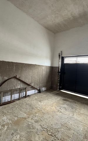 Casa à venda com 240m², 2 quartos e 1 vaga Casa à venda com 240m², 2 quartos e 1 vagaGaragem