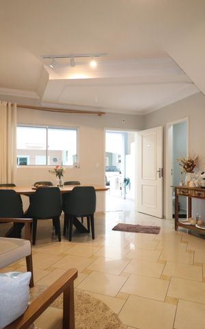 Casa à venda com 120m², 3 quartos e 2 vagasSala