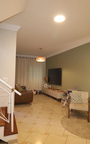 Casa à venda com 120m², 3 quartos e 2 vagasSala