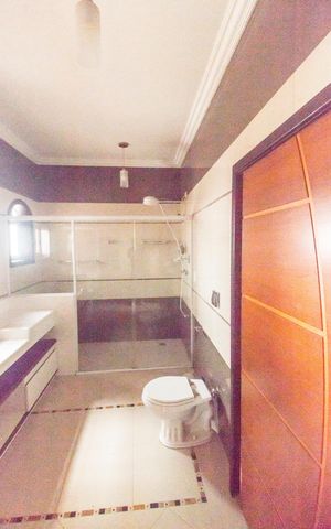Apartamento para alugar com 250m², 3 quartos e sem vaga Apartamento para alugar com 250m², 3 quartos e sem vagaBanheiro da Suíte