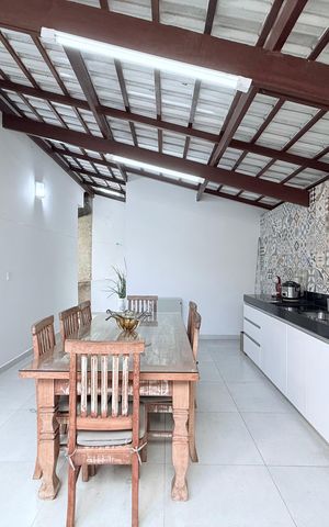 Casa à venda com 290m², 3 quartos e 2 vagas Casa à venda com 290m², 3 quartos e 2 vagasÁrea externa